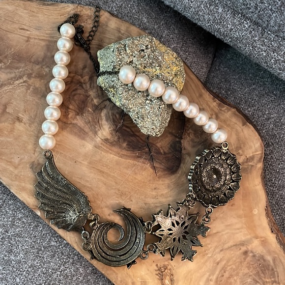 Anthropologie Pearl and Rhinestone Brooch Cluster Bohemian Statement Necklace - Picture 3 of 3